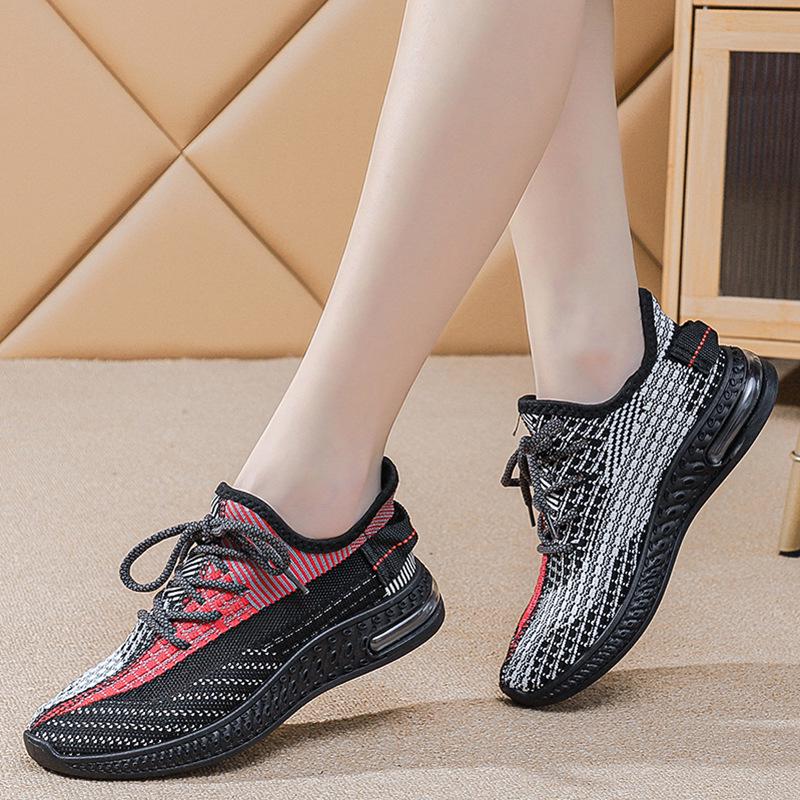 2025 Spring/Summer Women's Breathable Flyknit Mesh Running Shoes with Soft Sole