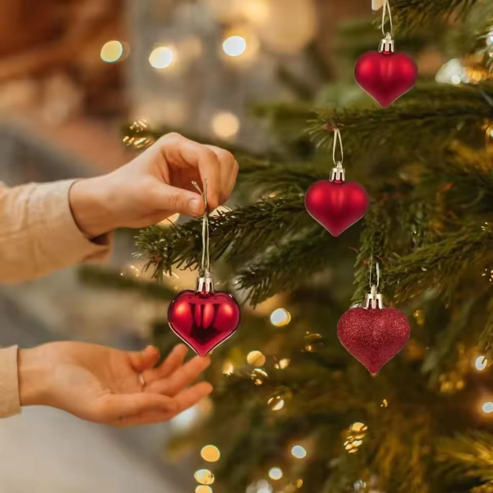 12 Stück Weihnachtskugeln Anhänger Kunststoff Herzförmiger Schmuck Weihnachtsbaumschmuck DIY Heimdekorationszubehör Neujahrsparty Geschenk