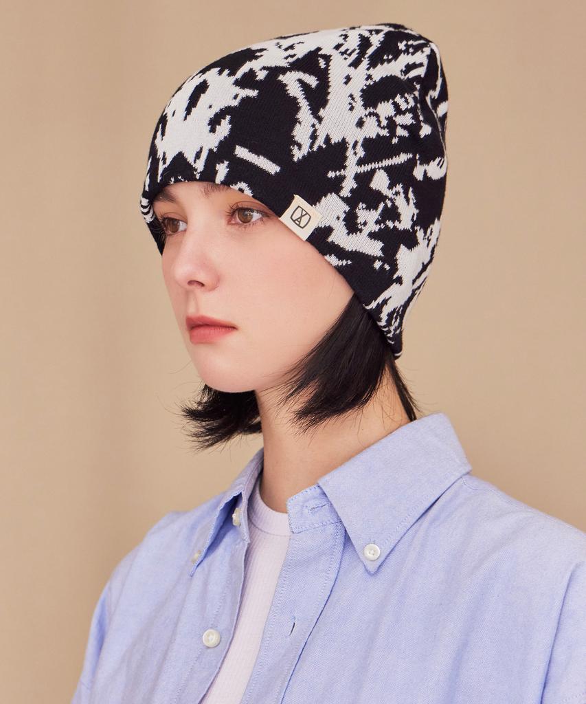 Bajal Va Spread Square Jacquard Beanie White