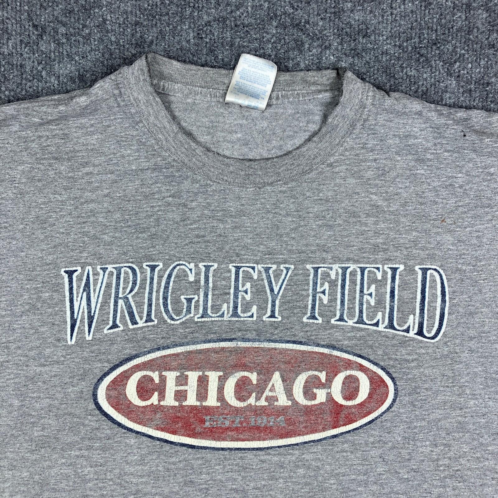 Gildan T-Shirt Mens L Gray Wrigley Field Chicago Baseball Graphic Tee Casual S
