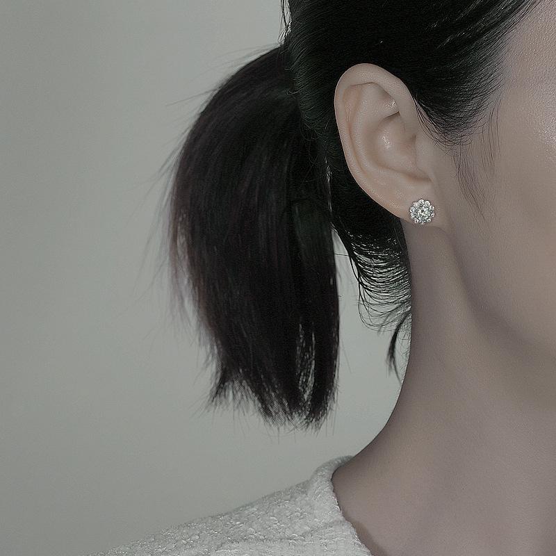 Beixi Exquisite S925 Sterling Silver Sunflower Cubic Zirconia Stud Earrings S925 Sterling Silver