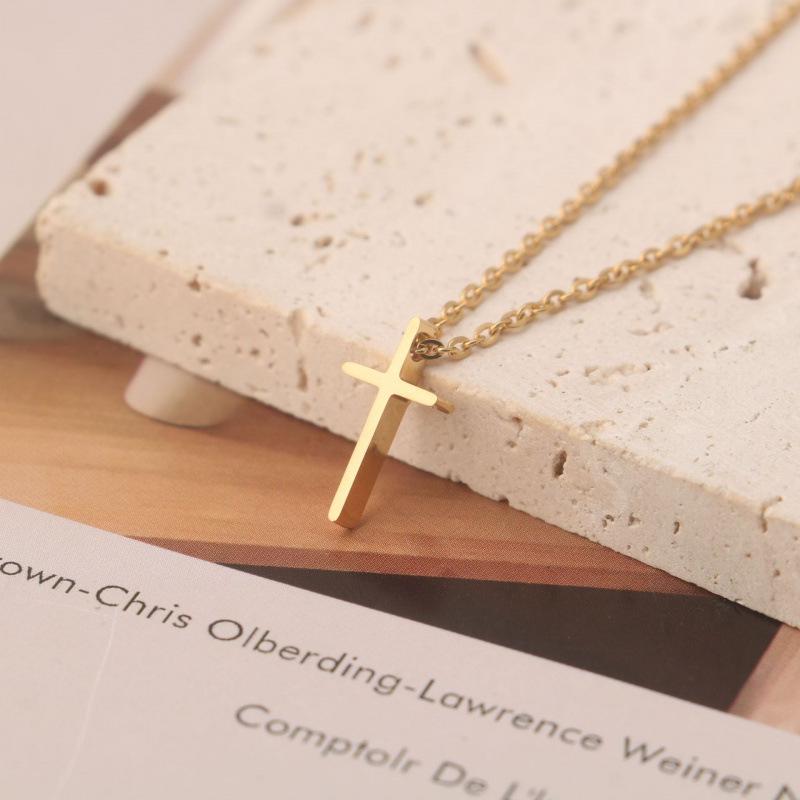 European Style Women's Stainless Steel Cross Pendant Necklace - Personalized, Versatile, Simple Polished Titanium Steel Clavicle Chain