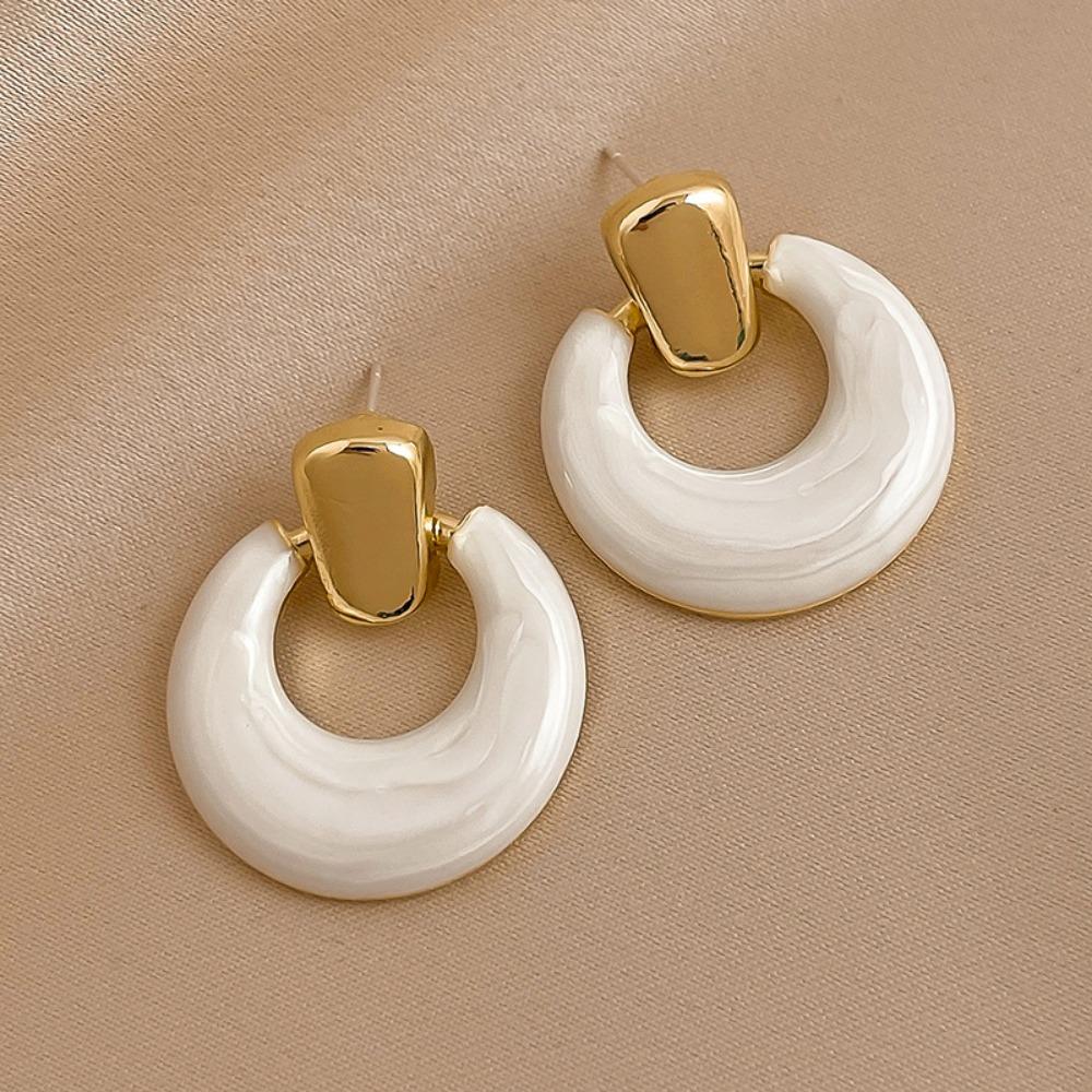 Korean Temperament White Oil-dripping Geometric Circle Gold Tone Dangle Earrings Women Simple Retro Daily Commuting Jewelry Gift