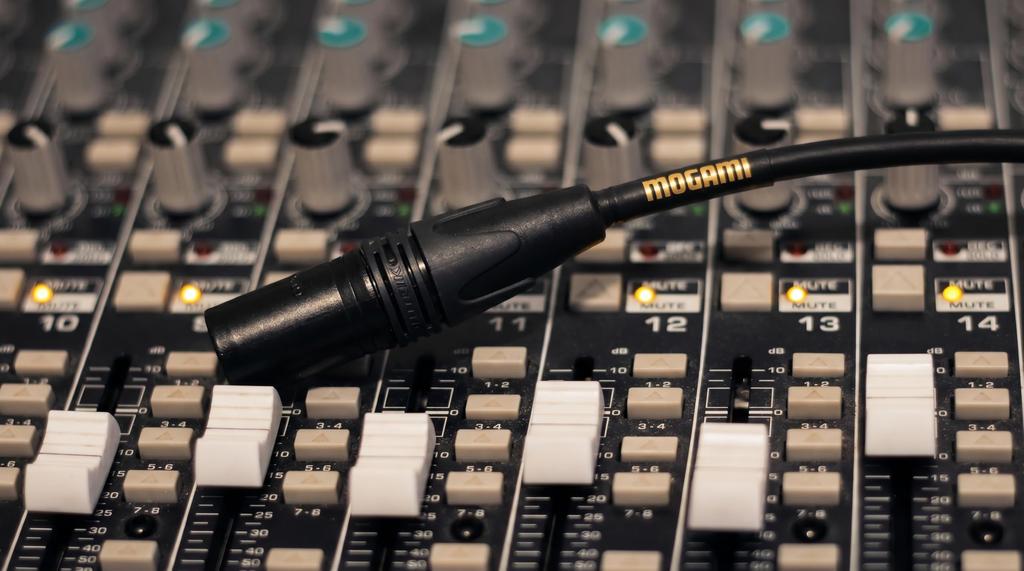 Gold Neglex Quad Microphone Cable for Studio Neutrik XLR 3 Foot Accessory Neutrik/Mogami /