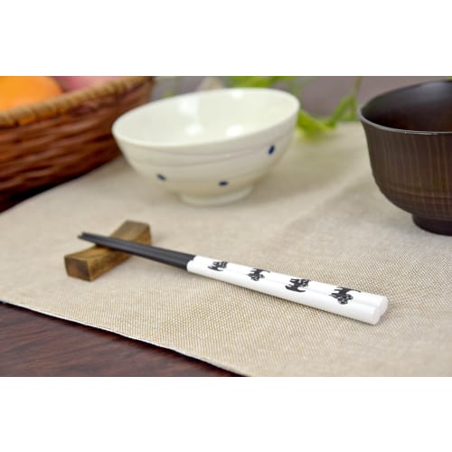 Aoba Children's Chopsticks, Dishwasher Safe, Natural Wood, Lacquered, Cat Design, 18cm