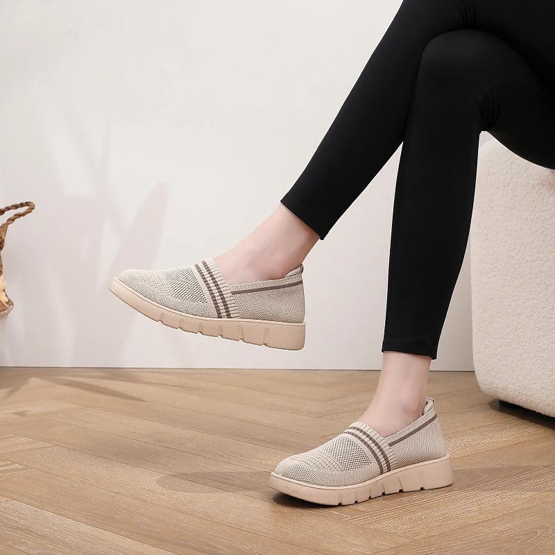 2025 summer women's old new versatile soft-soled old Beijing cloth shoes casual breathable flat-soled single shoes soft-soled mother shoes