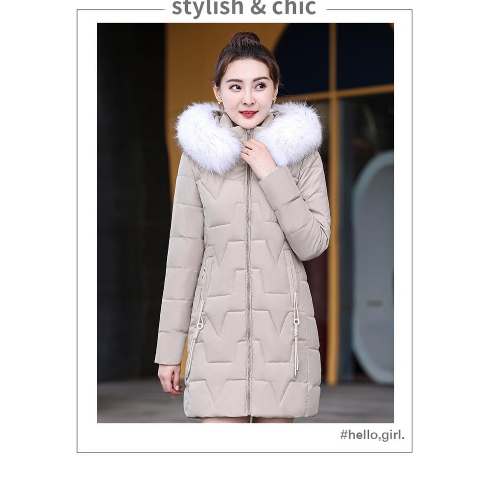 Mid-length down cotton-padded jacket for women, thickened and fitted with a large fur collar, is trendy