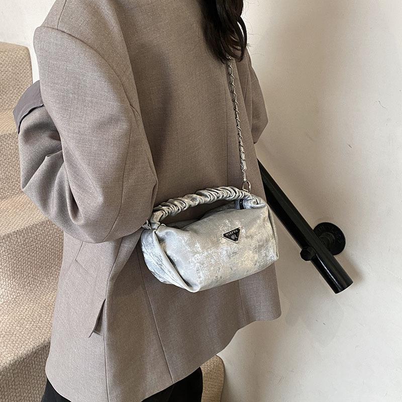 2025 New Fashion Pillow Bag Casual Soft Leather Shoulder Bag Textured Oblique Span Bag Tide Chain Handbag