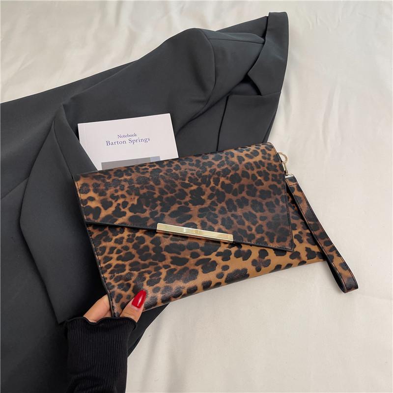 

Европейская и американская мода, клатч-конверт с леопардовым принтом, вечерняя сумка, модный зарубежный стиль, персонализированный дизайн, сумка на запястье, женская сумка