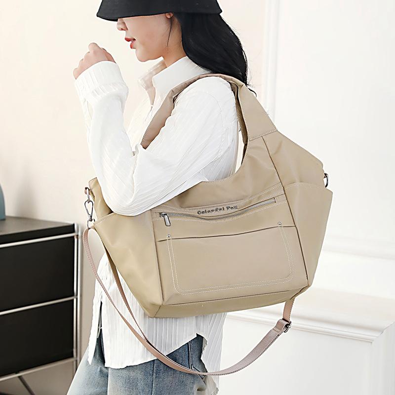 Large capacity tote bag women's fashion commuter shoulder bag casual versatile anti-splashing messenger bag