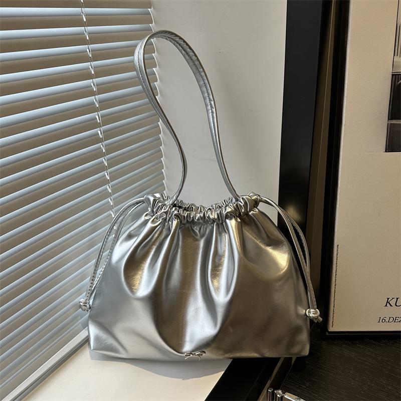 Drawstring Pleated Bucket Bag for Women's Trendy New Large Capacity Summer Casual One shoulder Versatile Tote Bag