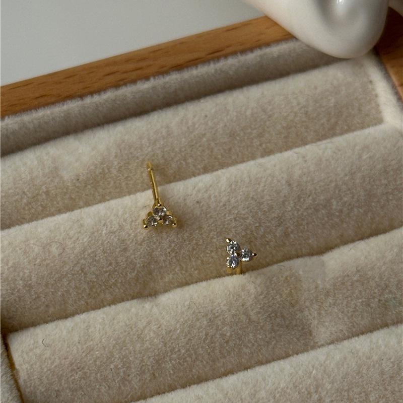 Elegant Shiny Zirconia Stud Earrings for Women - Stylish, Simple, Temperamental, and Trendy Ear Jewelry