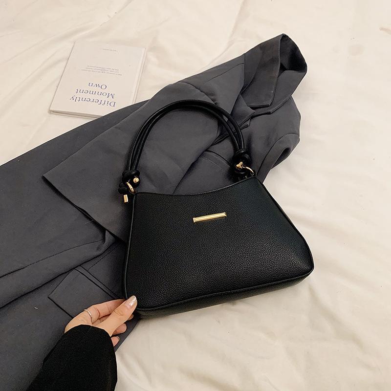 

Сумка высокой ценности 2025 новая модная женская сумка весна и лето простая и универсальная сумка через плечо текстурная нишевая сумка подмышку чёрный