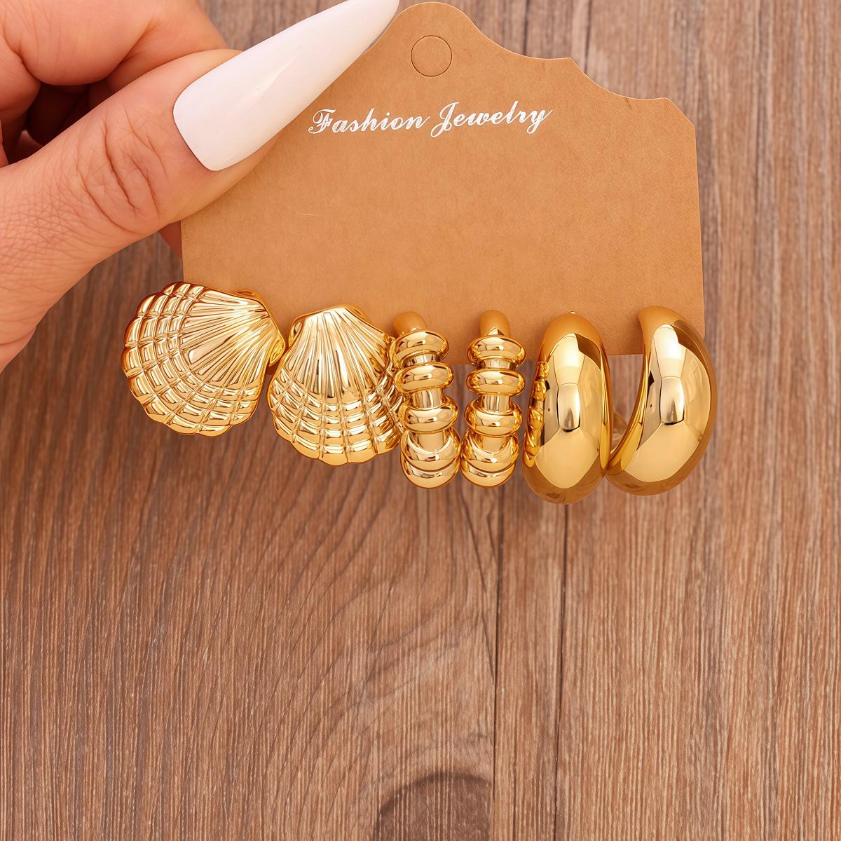 

Gold Retro Fan-Shaped Earrings for Ladies – Elegant, Versatile, High-End Design