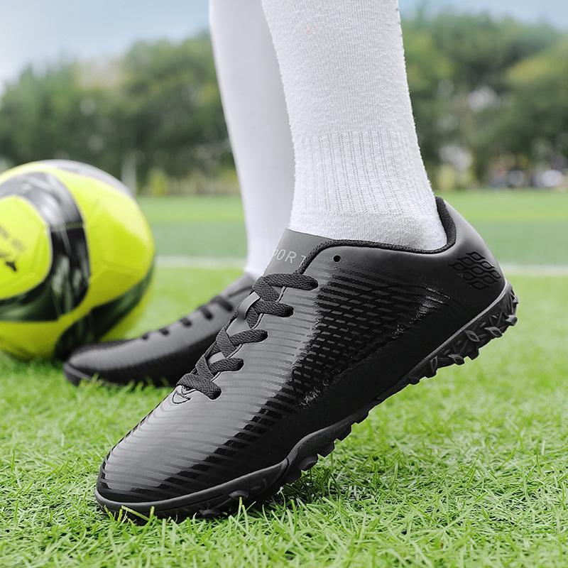 Men's Soccer Shoes Large Size Ultralight Football Boots Boys Sneakers Non-Slip AG/TF Soccer Cleats Ankle Boots Unisex
