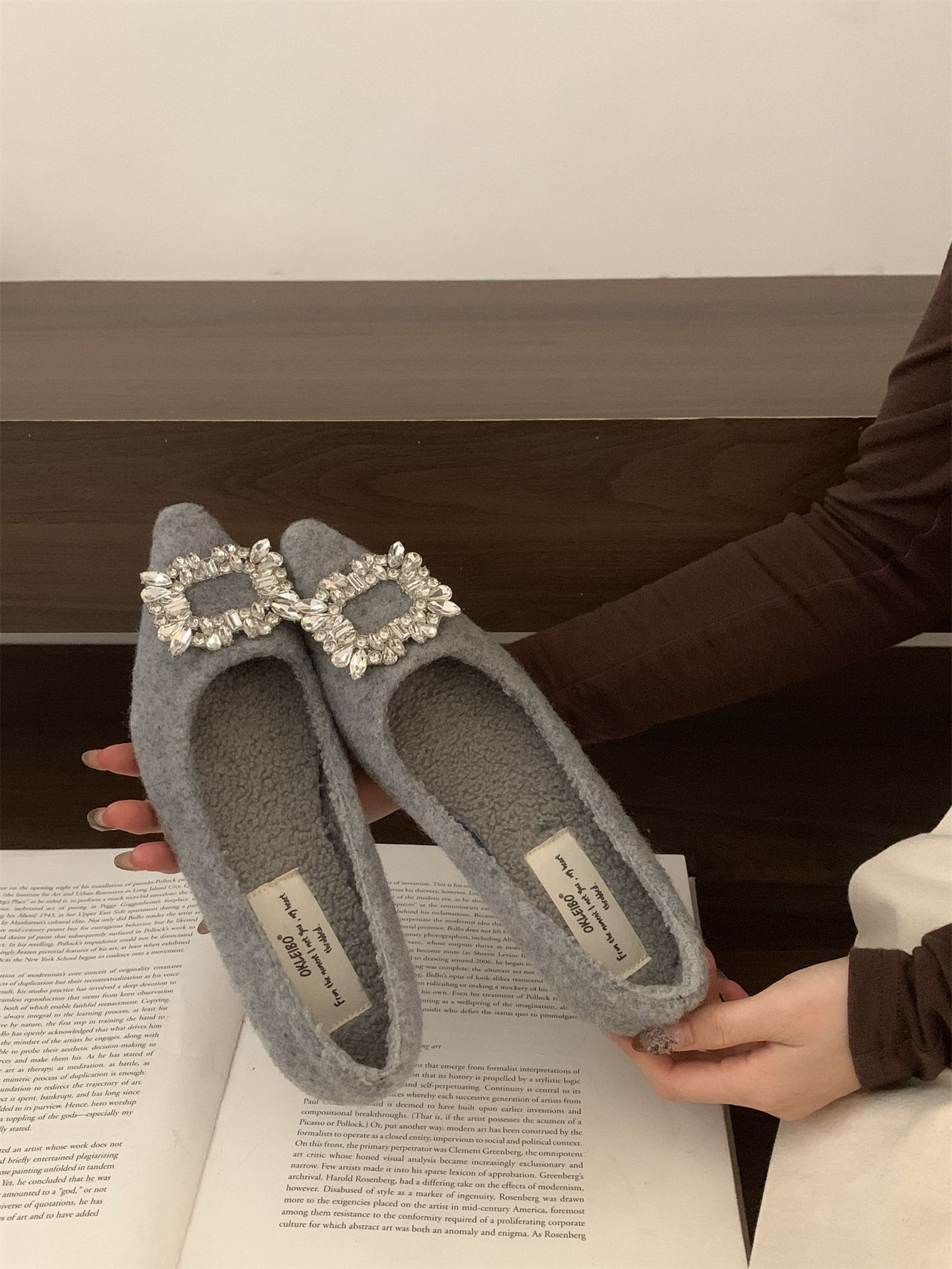 

2025 autumn and winter new rhinestone square buckle flat-soled single shoes celebrity temperament fashionable shallow mouth velvet warm cotton shoes w 39 светло-серый