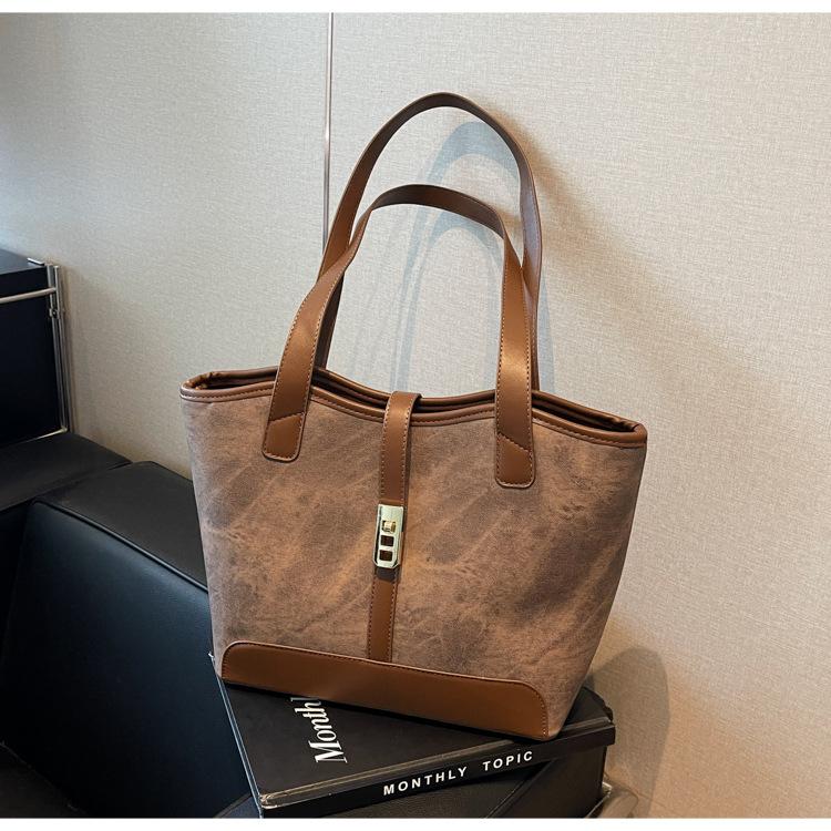 

Сумка Жіноча 2024 Нова популярна сумка великої місткості Осінь і зима Універсальна сумка через плече Сумка для покупок темно-коричневого кольору