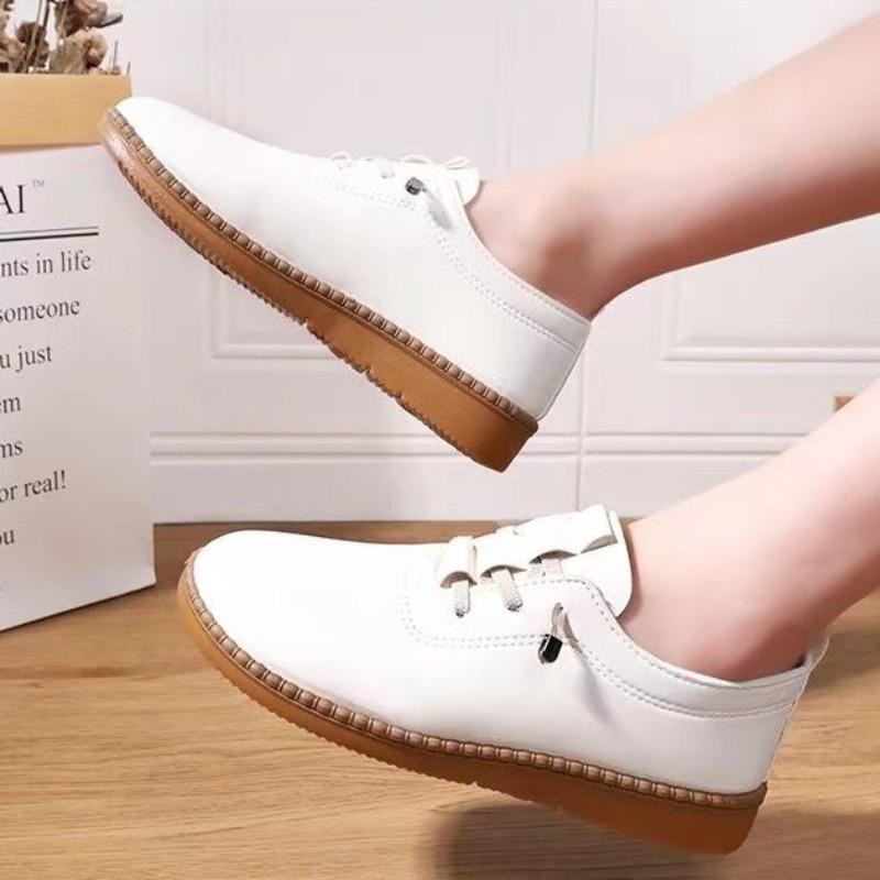 Women's Spring/Autumn Slip-On Soft-Sole Flat Shoes – Lightweight Breathable Casual Mother's Shoes, Versatile Comfortable Walking Shoes for Daily Wear