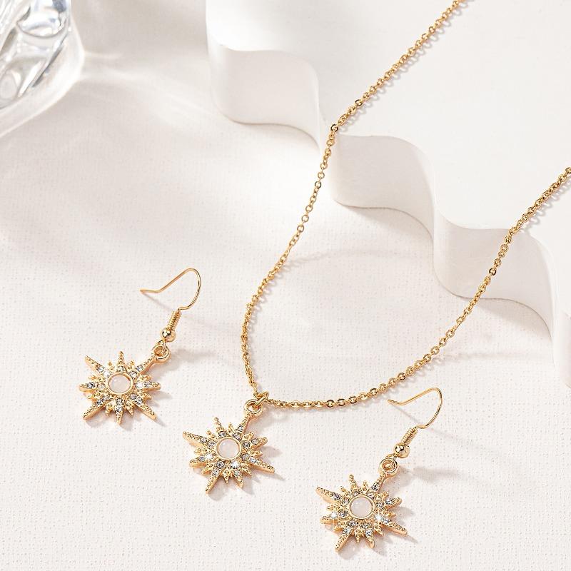 Fashion Light Luxury Maimang Star Earrings Necklace Set Female Niche Design High Sense Daily Versatile Jewelry Set Batch