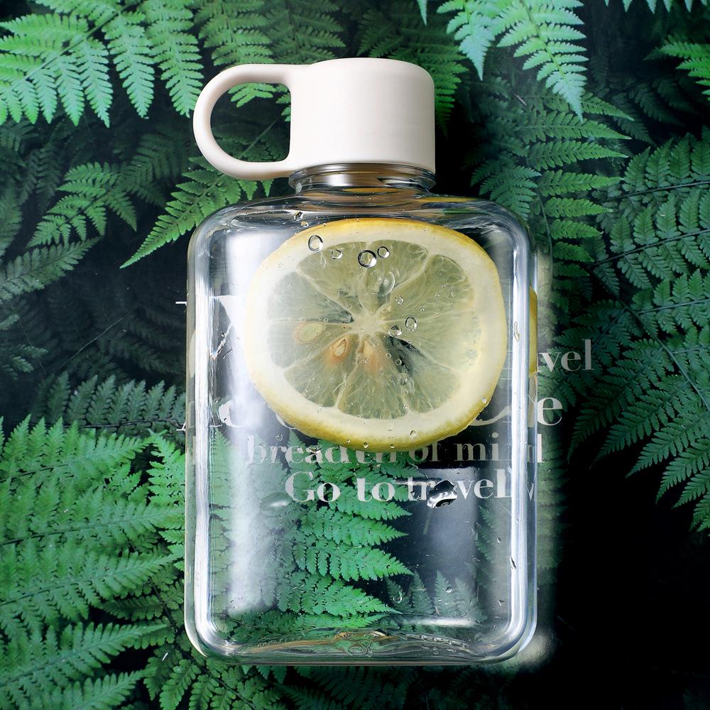 Garrafa de Água Quadrada Criativa em Tritan - Copo de Plástico Durável, Portátil e à Prova de Quedas para Beber Diretamente. Presente Perfeito do Tamanho de um Bolso!