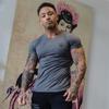 Muscleguys Nová značka Pánské tričko s výstřihem do V Bavlna Pohodlné Krátký rukáv Tričko Prodyšné Jednobarevné tričko Módní Slim fit tričko