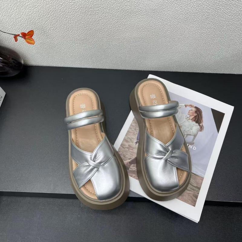 Fashion outer wear bag head design sense niche platform slippers women's summer new non-slip skirt platform shoes