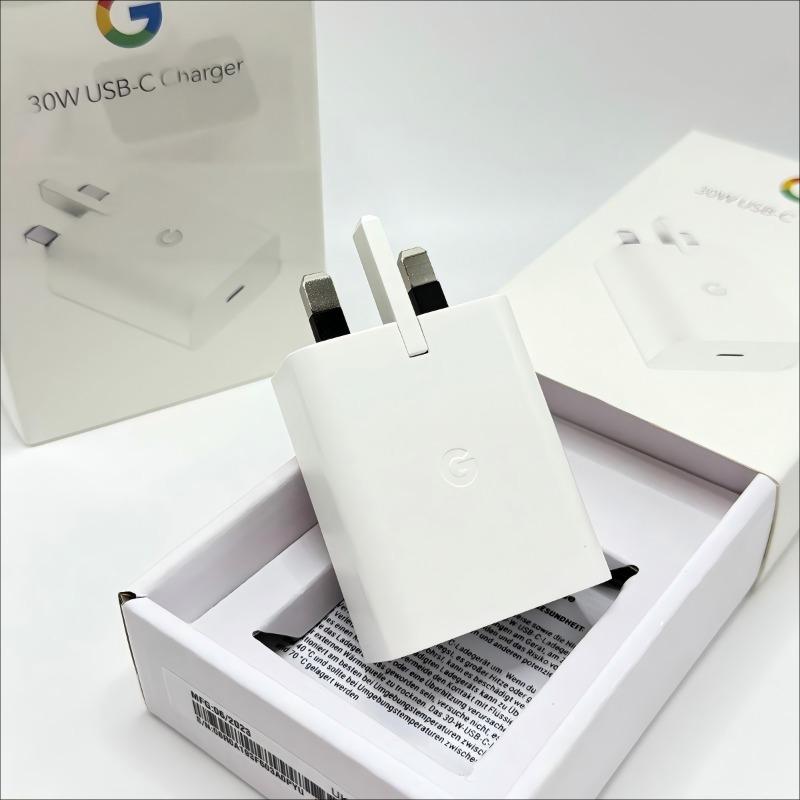 

Адаптер живлення Google USB-C потужністю 30 Вт (UK Plug) - Швидка зарядка для Pixel та пристроїв USB-C білий