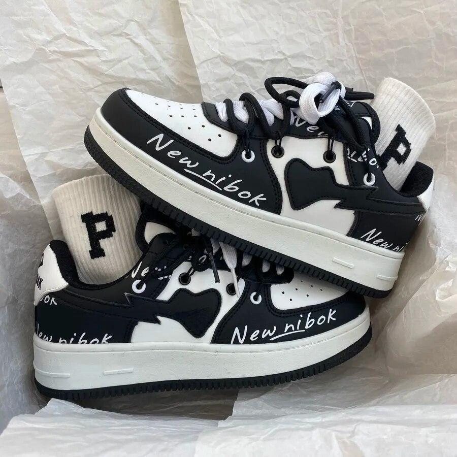 

Женская модная спортивная обувь, новые женские элегантные дышащие туфли на шнуровке на платформе, повседневные вулканизированные дизайнерские кроссовки для женщин 36 чёрный