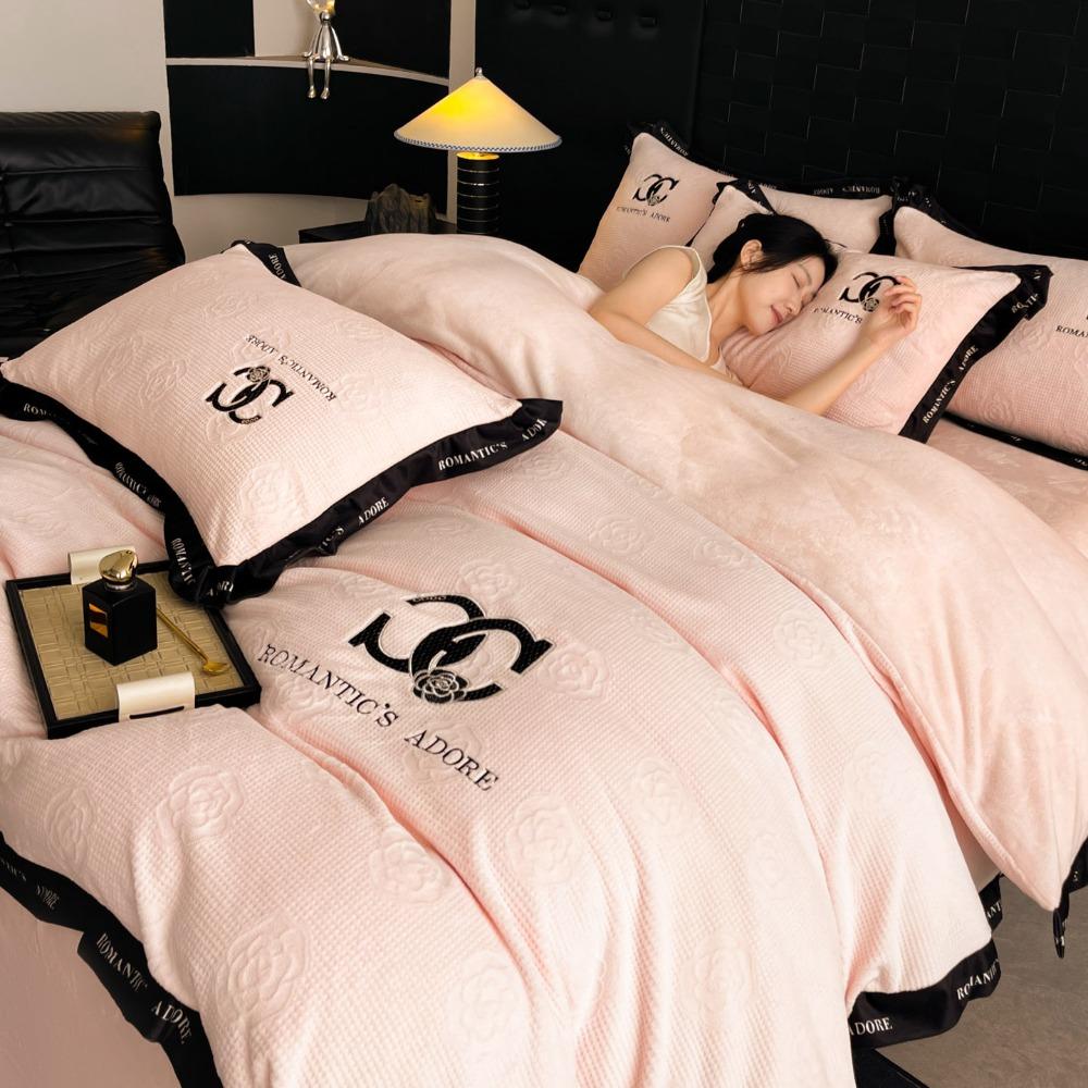 Winter Thickened Carved Milk Velvet Four-Piece Set with Luxurious Embroidery and Wide-Edge Bed Sheet and Duvet Cover