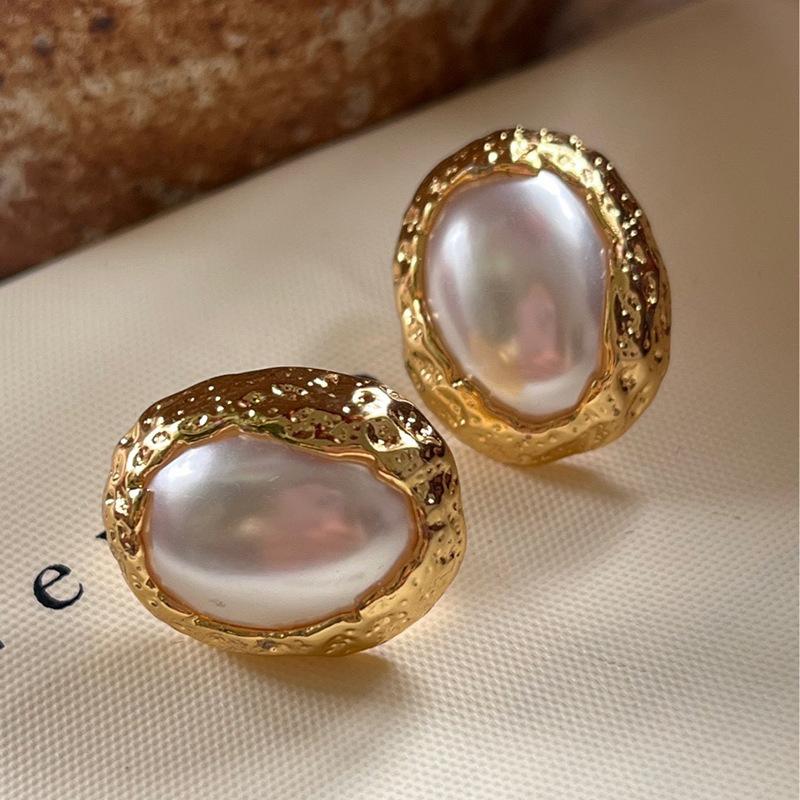 French pearl oval shell earrings white flower high-end stud earrings fashion temperament light luxury earrings women