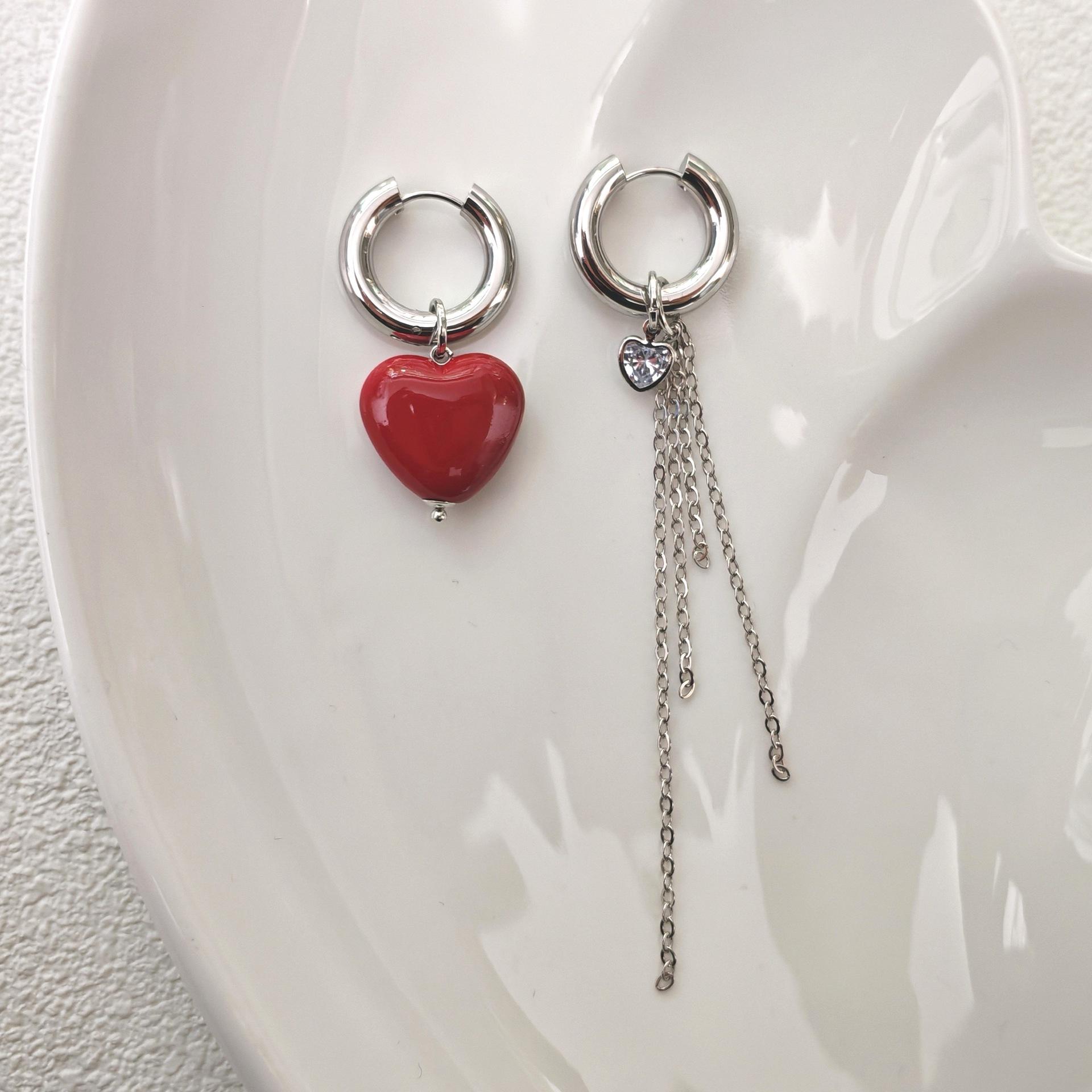 

Asymmetry Punk Red Peach Heart-shaped Pendant Earrings for Women Simple Geometric Circular Ear Buckle Fashion Zircon Gift