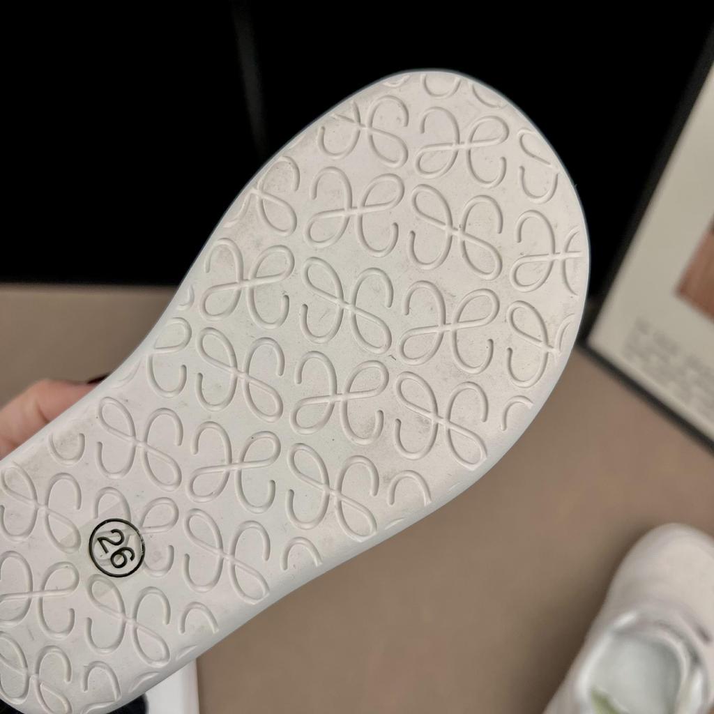 2026 Kids' White Velcro Soft Sole Unisex Casual Shoes: Breathable, Versatile, Simple Sports Design.