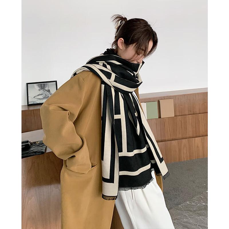 VICTORIA&VERA Frayed Edge Geometric Pattern Scarf