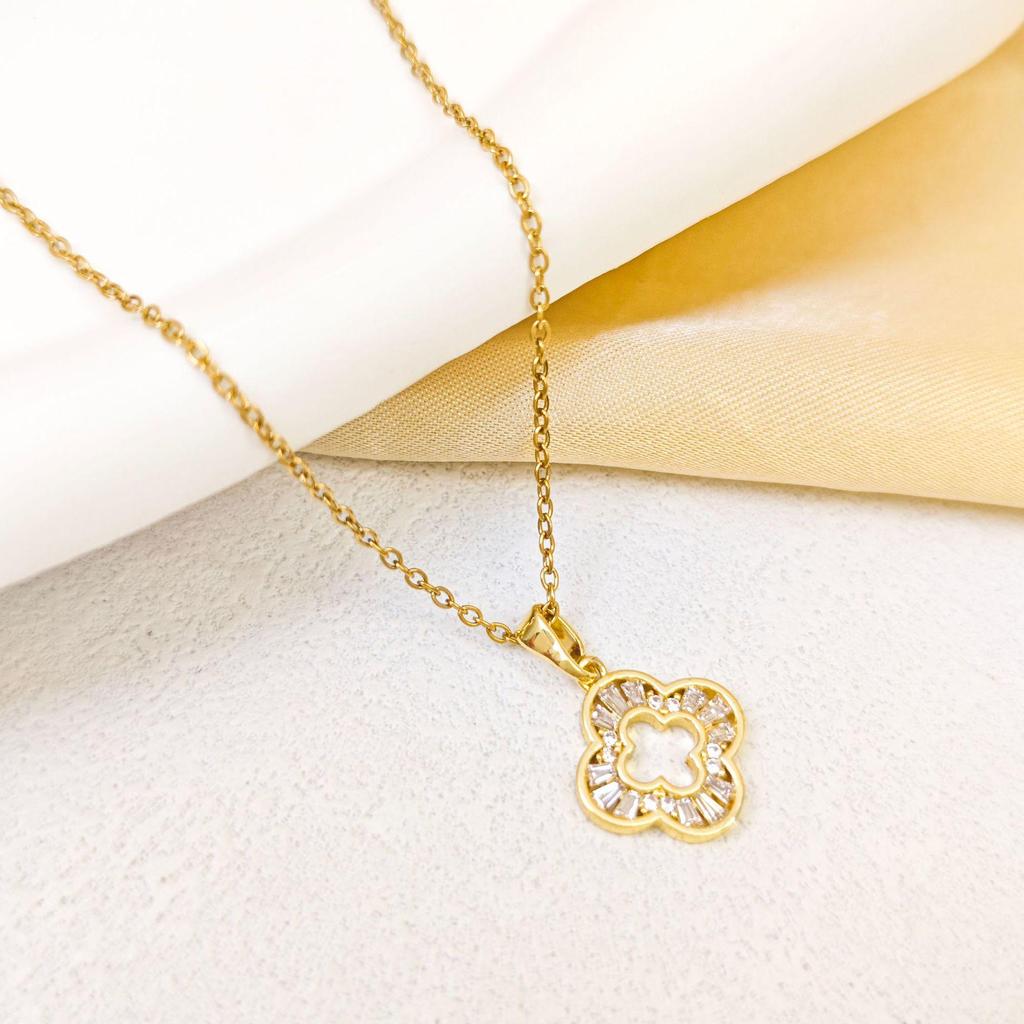 Women's Gold-Plated Copper Necklace: Luxury Fu Lu Pendant Clavicle Chain - Versatile Fashion Accessory