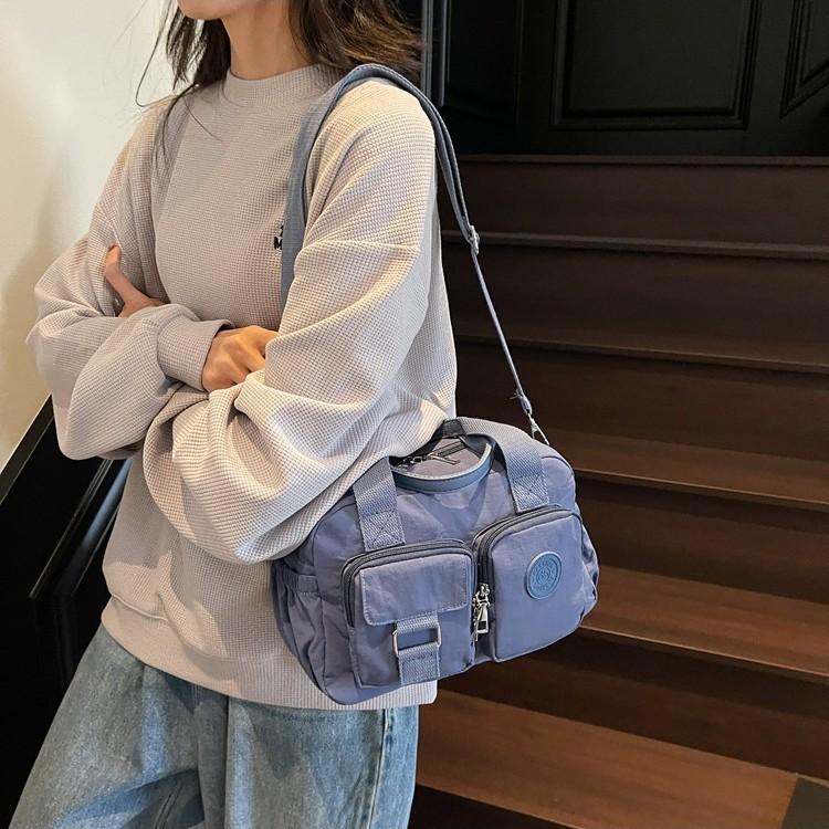 

Korean version of casual portable small square bag women s new versatile fashion shoulder messenger bag nylon cloth multi-pocket pillow bag Length 25 Height 17 Thickness 12 чорний