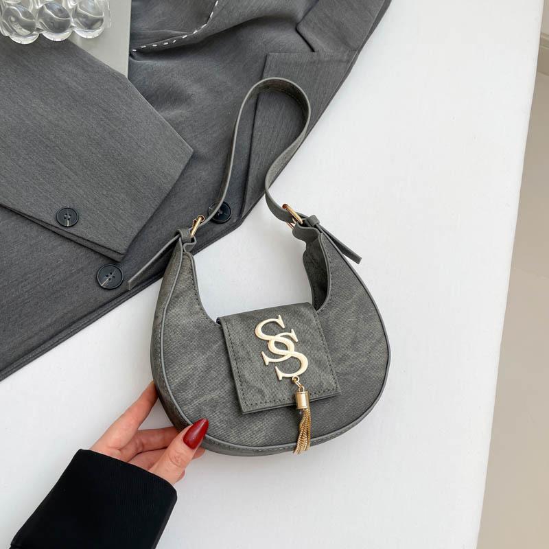 Popular Hardware Letters 2025 Spring Simple New Beautiful Personality Trend Fashion Hand Carry Armpit Crescent Women's Bag