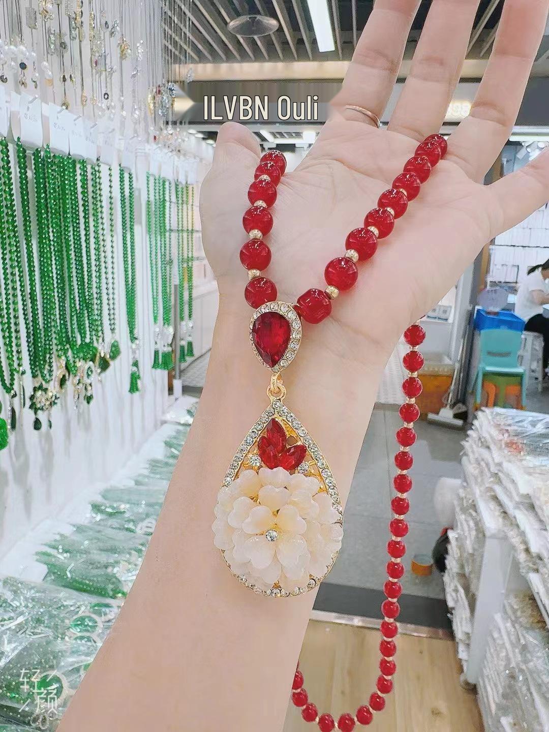 Stylish Red Crystal Sweater Chain: Elegant 2024 Pendant Necklace
