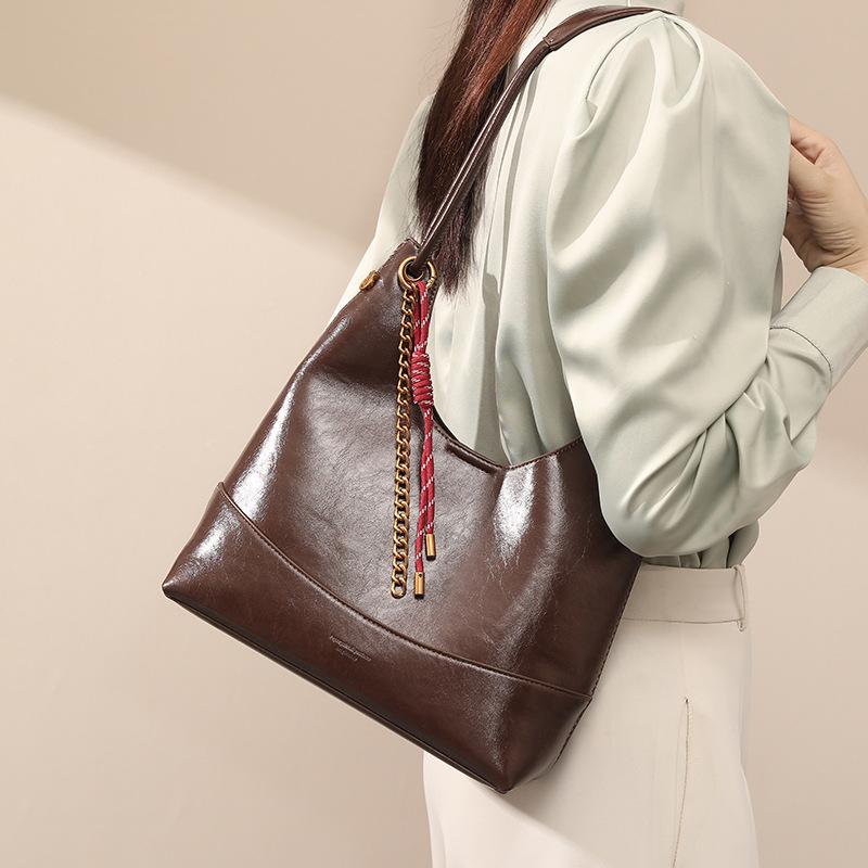 One shoulder crossbody bucket bag, armpit bag, Korean version retro simple women's tote bag, fashionable commuter, large capacity, versatile