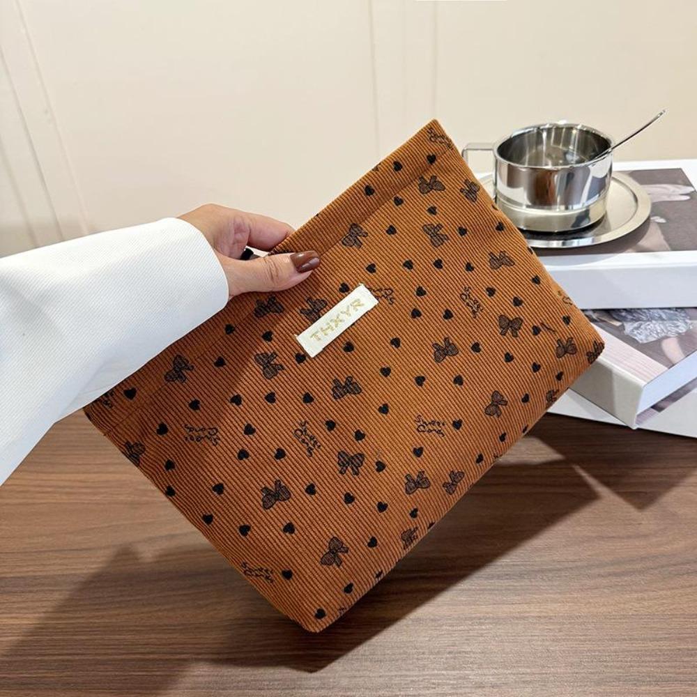 

New Large Capacity Makeup Bag Multifunctional Zipper Toiletries Skincare Storage Bag Love Handbag Women коричневий