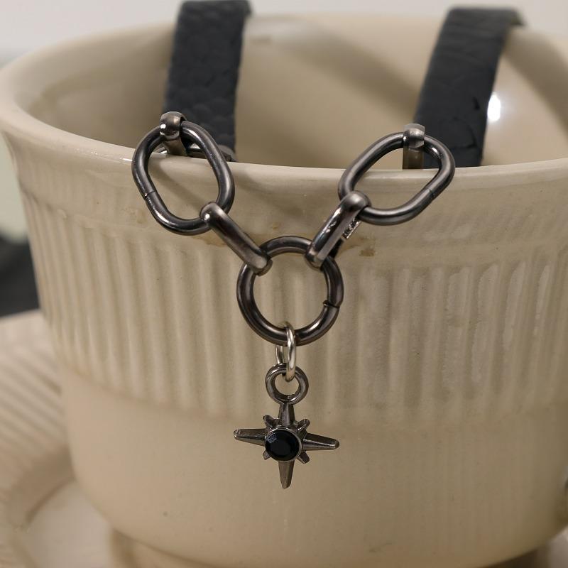 Collier Pendentif Étoile Noir Tendance Y2K pour Femmes Chokers en Cuir Charms Zircon Strass Vintage Punk Cool Bijoux Cadeaux