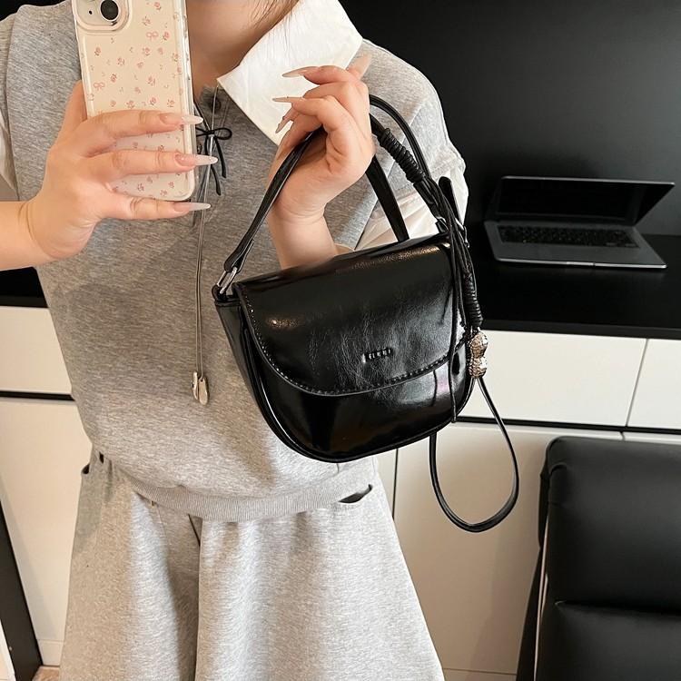 

Niche design small bag women s bag 2025 new fashion spring and summer messenger bag high-end underarm saddle bag чёрный