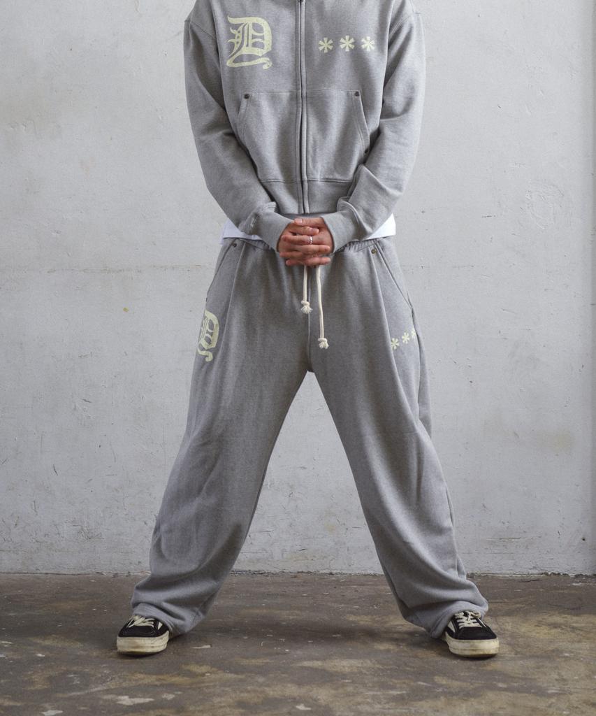 AMOU D-Star One Tuck Sweat Pants Gray