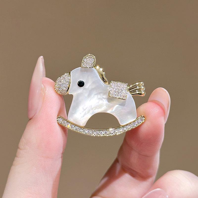 Elegante Strass-Emaille-Brosche zum Jahr des Pferdes - Stilvolles und vielseitiges Modeaccessoire