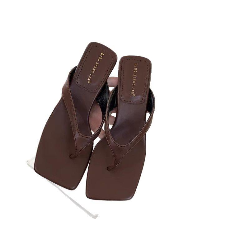 Sommer 2025 neue französische quadratische Zehen Kitten Heel Kneif-Sandalen Übergröße High Heel Flip-Flops Damenmode Oberbekleidung