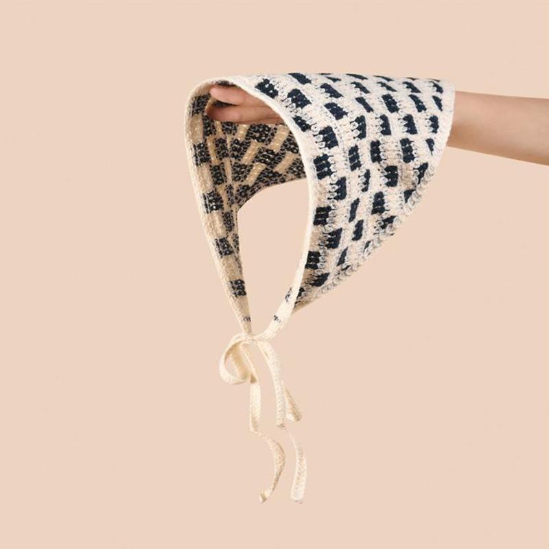 Letni Retro Dzianinowy Trójkątny Turban z Haftem Ażurowym Słodka Kratkowana Opaska na Głowę Dla Kobiet