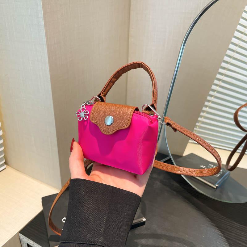 

Dumpling bag nylon waterproof summer new niche messenger bag mobile phone bag niche design solid color messenger bag