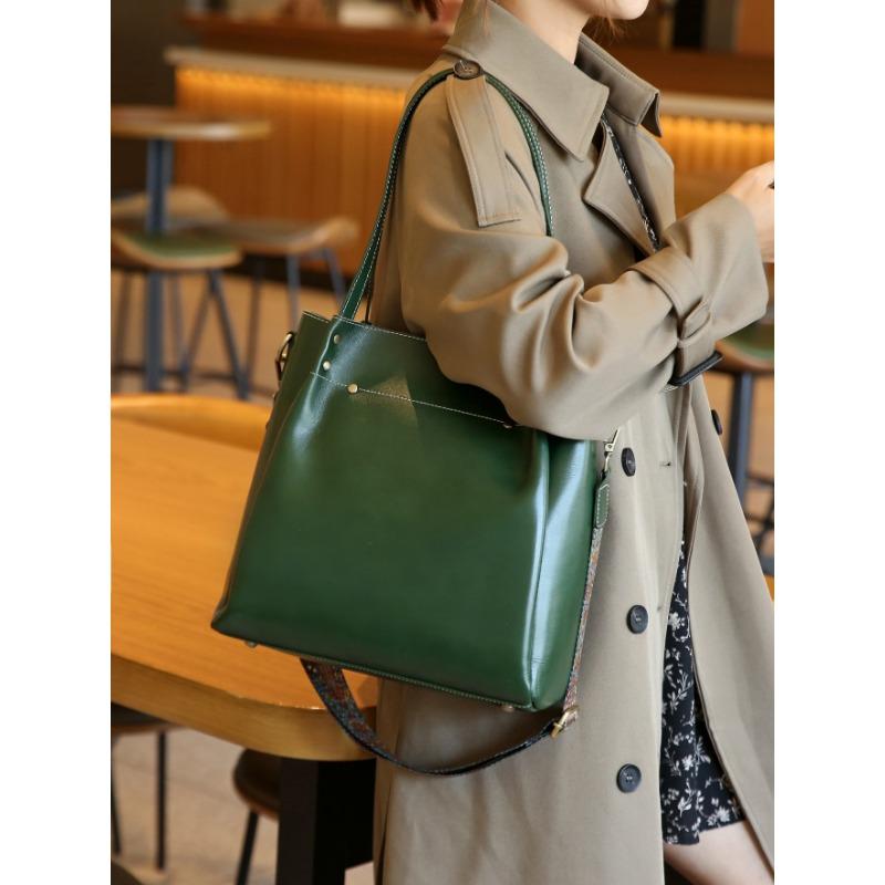 Large Capacity Casual Vertical Leather Tote Bag New Autumn and Winter Fashionable Soft Cowhide Texture Women's Shoulder Bag