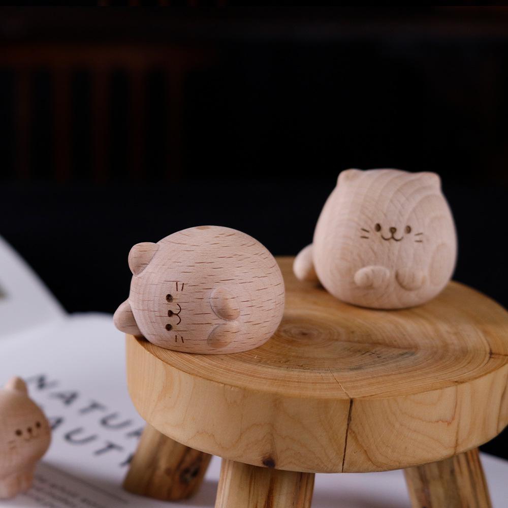 Beech Wood Joyful Cat Desktop Ornament – Year-Round Healing Décor