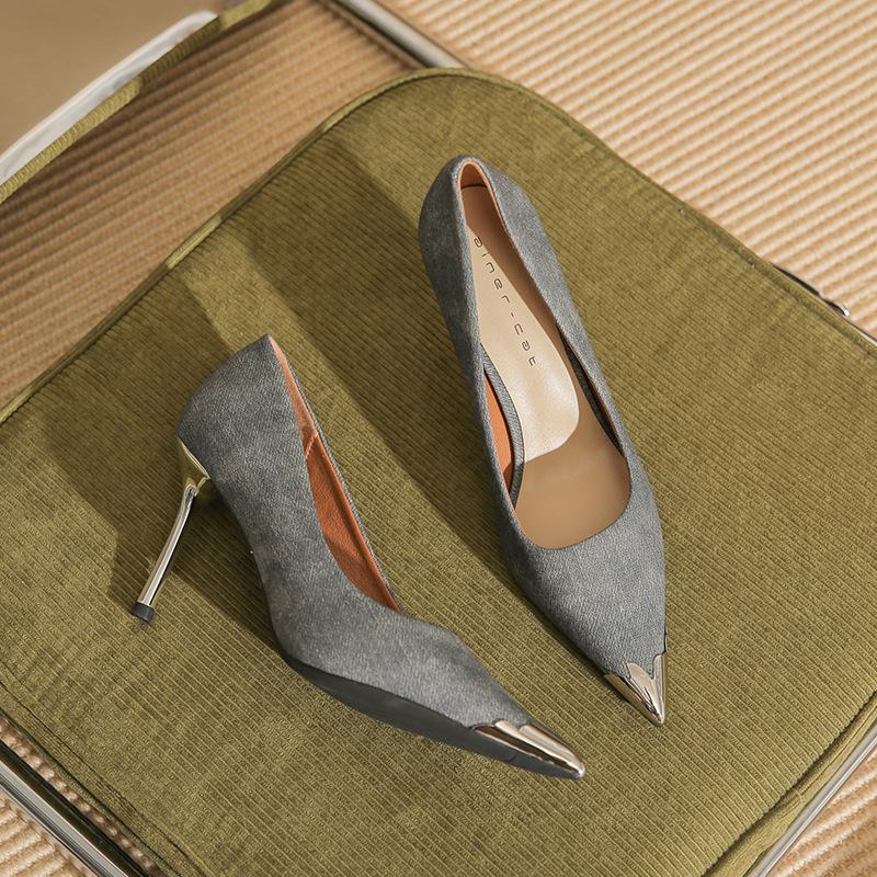 

8851 [Снято с производства] Женские туфли на высоком тонком каблуке осень 2025 новая модель с острым носком, темпераментная металлическая отделка, туфли-лодочки с неглубоким вырезом 39