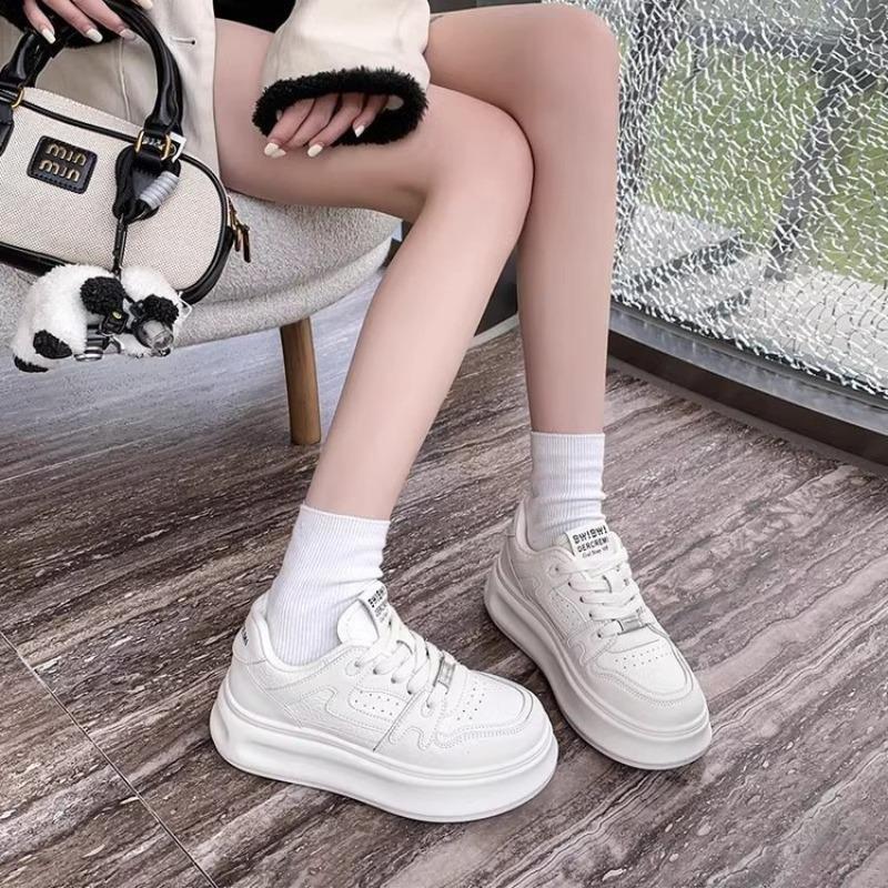 Height-increasing platform sports and leisure board shoes women's autumn new versatile round head lace-up little white shoes single shoes